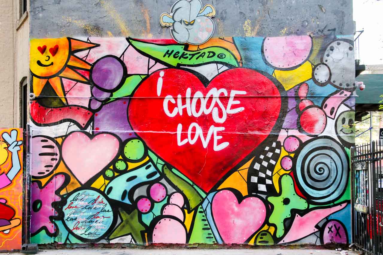 Mural featuring red heart bearing the words "I Choose Love"