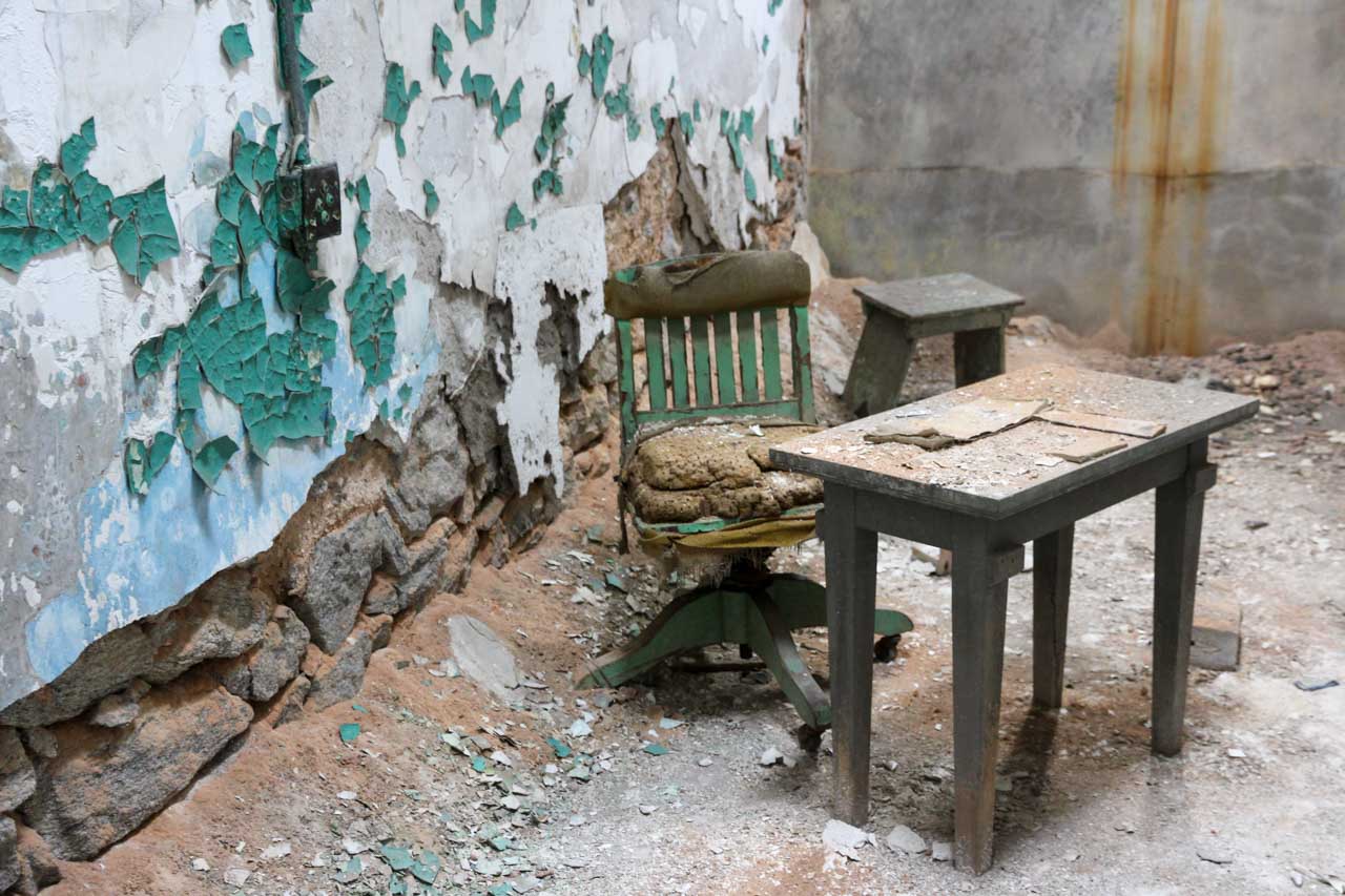 Abandoned furniture in a decaying cell