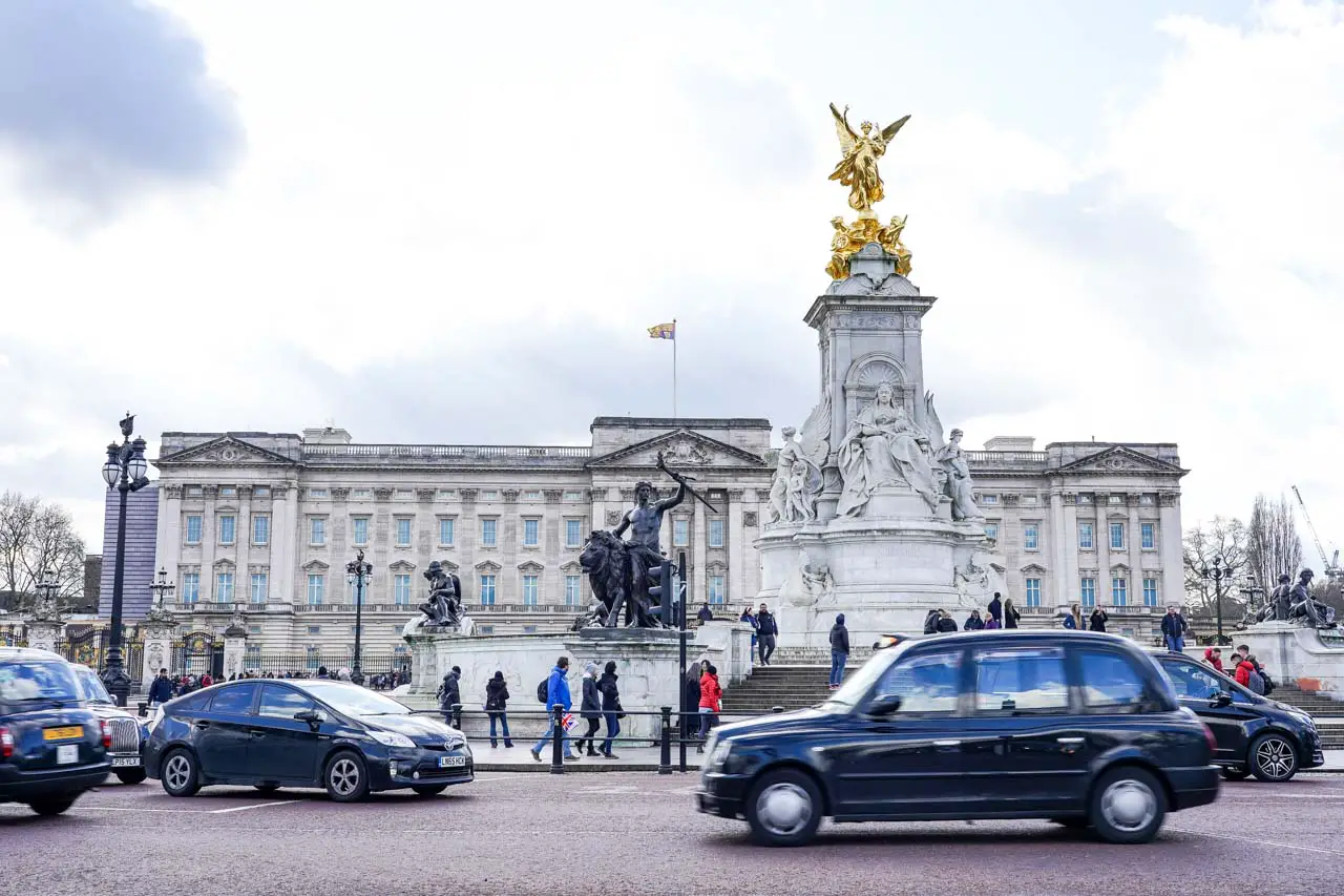 Buckingham Palace with London Black Taxi in foreground