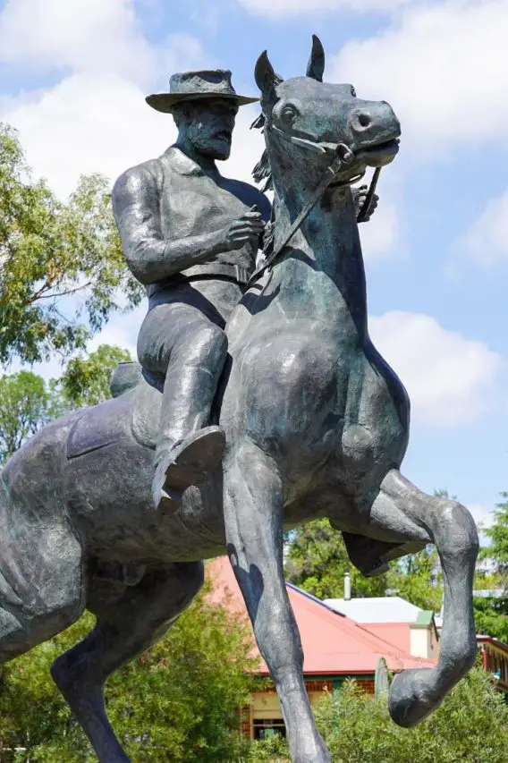 Statue of bushranger on horse