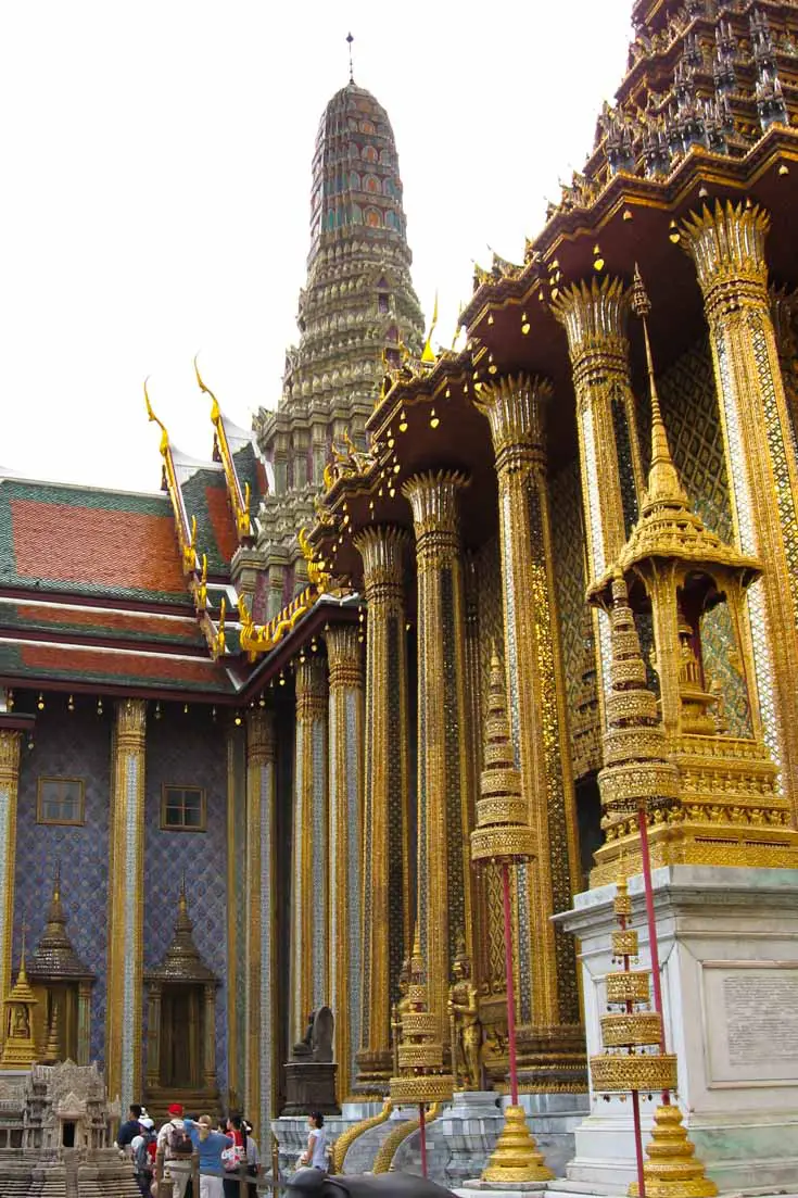 Traditional Thai-style buildings gilded in gold and mirrored mosaics