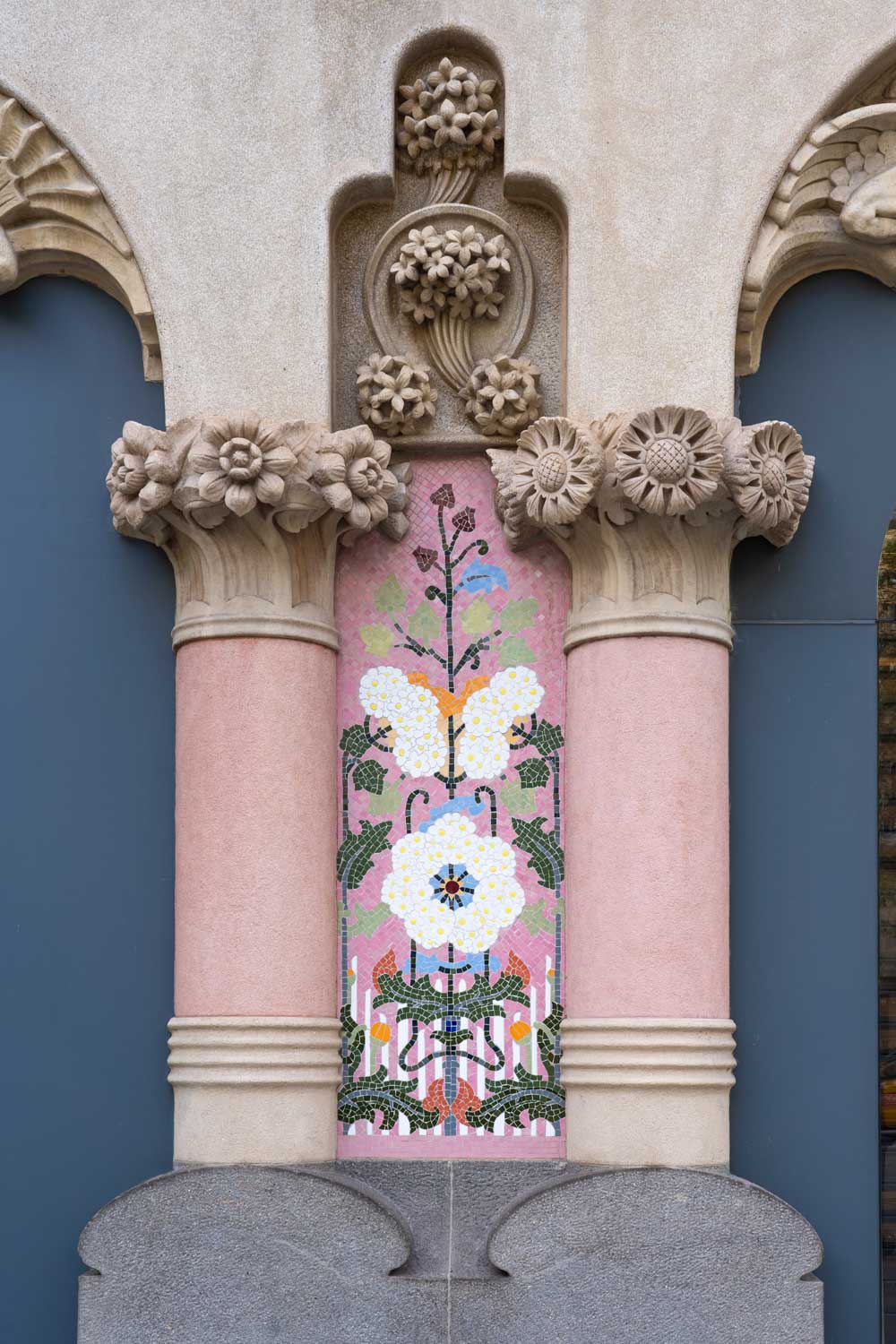 Art Nouveau relief and mosaic details on the facade of Casa Leó i Morera