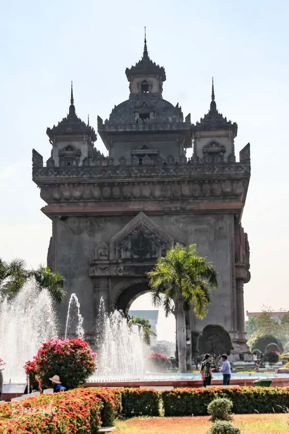 Patuaxai - landmark arch and war memorial