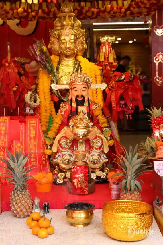 Pineapples decorating a shrine to Fu Xing