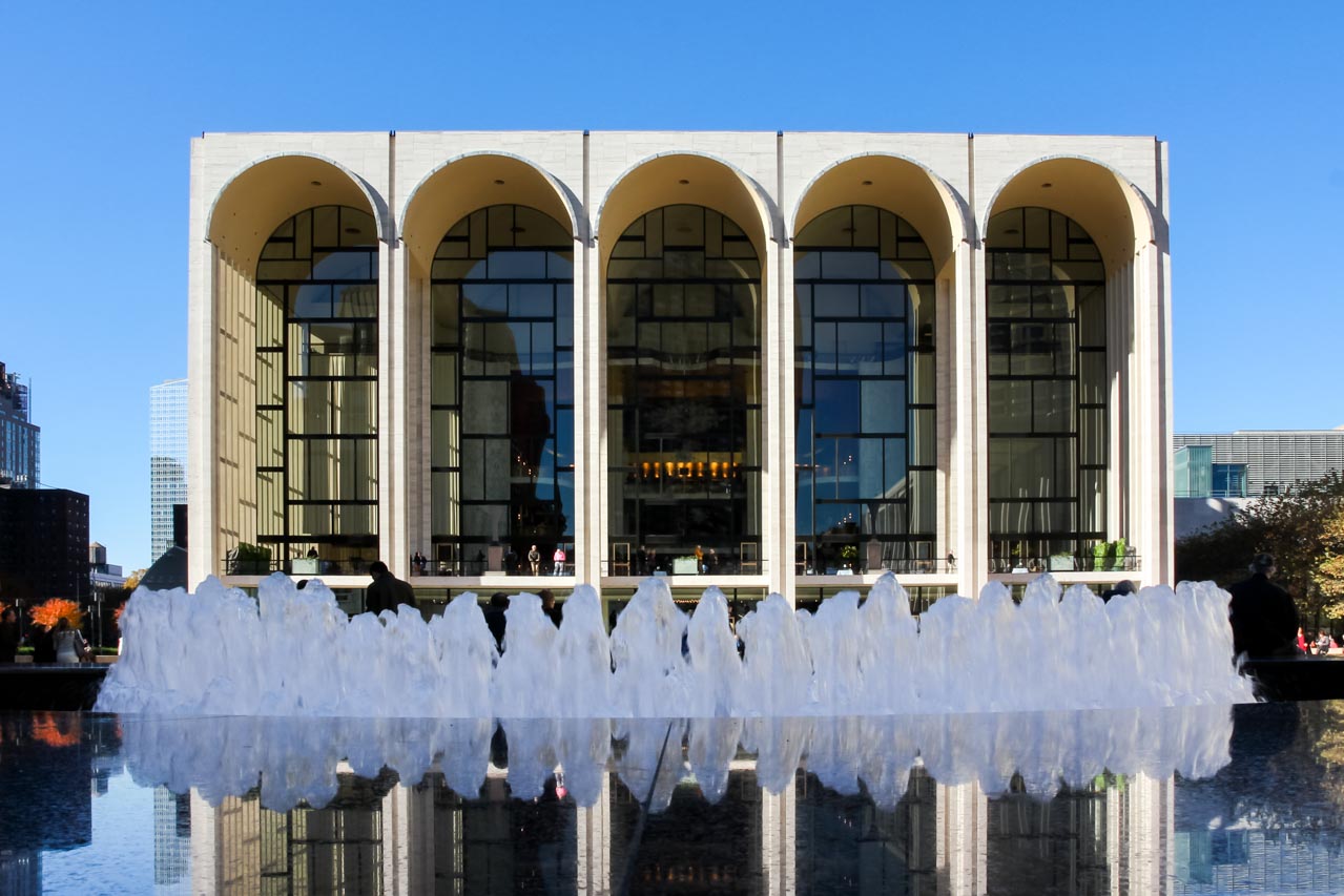 Metropolitan Opera House exterior with fountain in the foreground