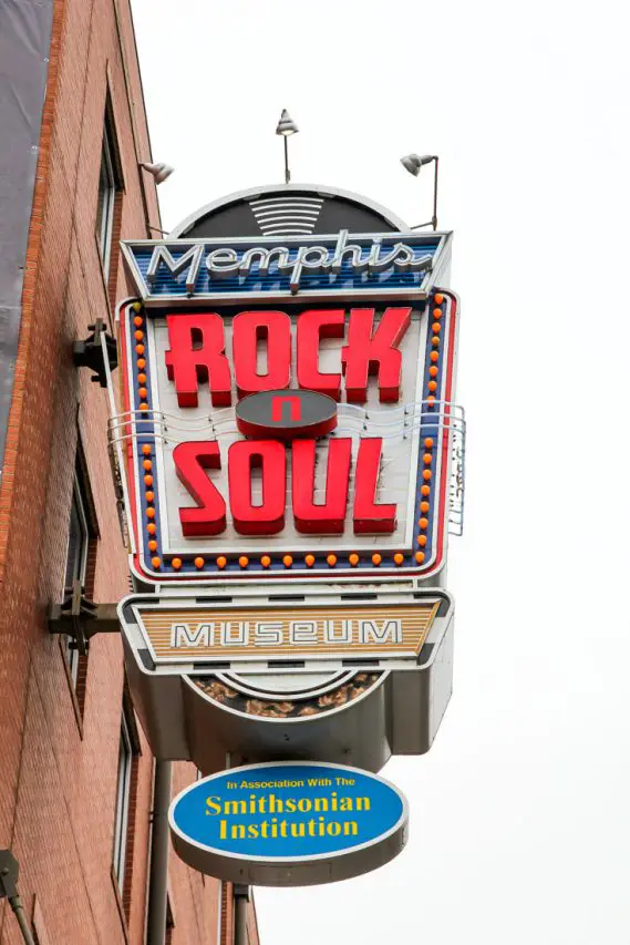 Mid-century style sign reading "Memphis Rock'n'Soul Museum"