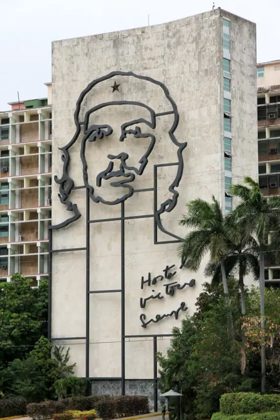 Concrete building with metal outline of Che Guevara's face