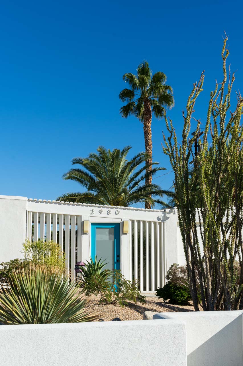 modern home tour palm springs