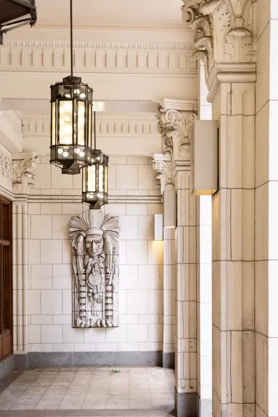 Cobb Building Art Deco details in white terracotta