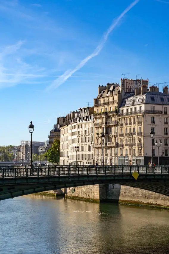 Bridge and apartment buildings on the River Seine